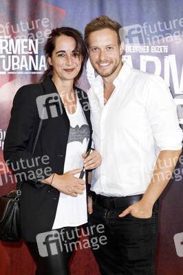 Musicalpremiere von 'Carmen la Cubana' in Köln