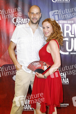Musicalpremiere von 'Carmen la Cubana' in Köln