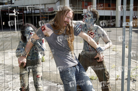 GEEK ART: Zombie-Apokalypse / Zombie Apocalypse Bodypainting