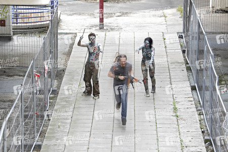 GEEK ART: Zombie-Apokalypse / Zombie Apocalypse Bodypainting