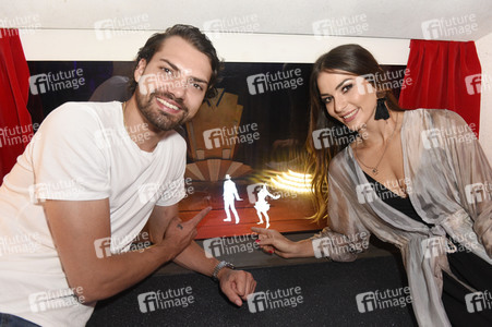 Präsentation der Hologramme von Renata Lusin und Jimi Blue Ochsenknecht in Berlin