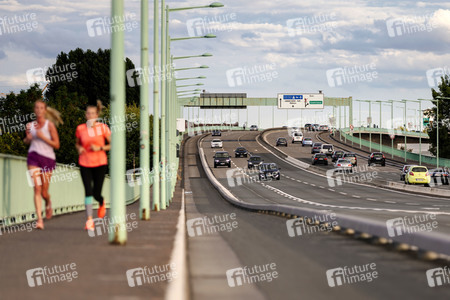 Symbolfoto Zoobrücke