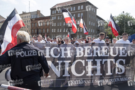 Neonazi-Aufmarsch und Gegendemonstration in Berlin