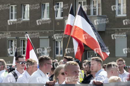 Neonazi-Aufmarsch und Gegendemonstration in Berlin