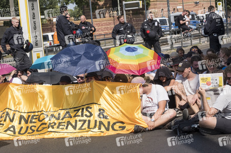 Neonazi-Aufmarsch und Gegendemonstration in Berlin