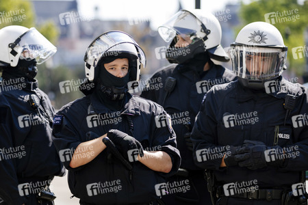 Symbolfoto Polizeihelme
