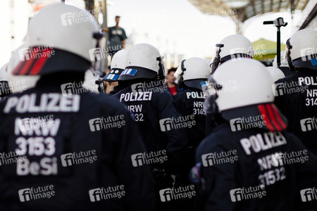Symbolfoto Polizeihelme