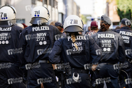 Symbolfoto Polizeikette