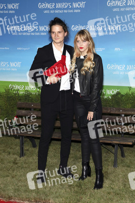 Filmpremiere 'Grüner wird's nicht, sagte der Gärtner und flog davon' in Berlin