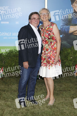 Filmpremiere 'Grüner wird's nicht, sagte der Gärtner und flog davon' in Berlin