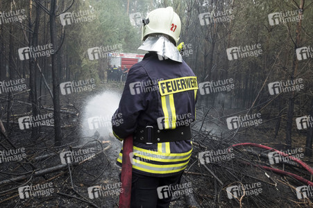 Waldbrandbekämpfung bei Treuenbrietzen