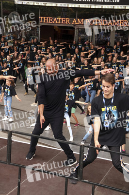 Weltrekordversuch 'Die größte Michael Jackson-Choreografie-Tanzstunde' in Berlin