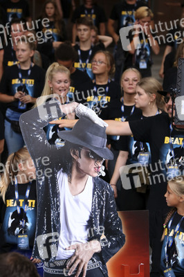 Weltrekordversuch 'Die größte Michael Jackson-Choreografie-Tanzstunde' in Berlin
