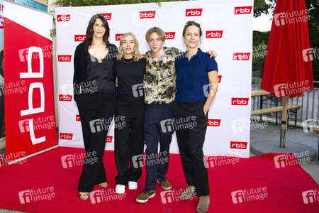 Filmpremiere 'Alles Isy' in Berlin
