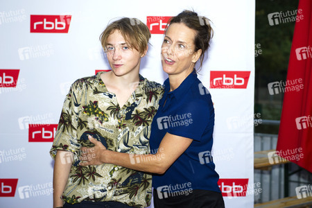 Filmpremiere 'Alles Isy' in Berlin