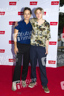 Filmpremiere 'Alles Isy' in Berlin