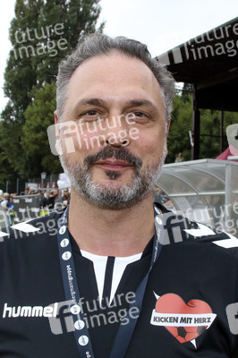 Benefiz-Fußballspiel 'Kicken mit Herz' 2018 in Hamburg