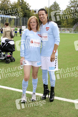 Benefiz-Fußballspiel 'Kicken mit Herz' 2018 in Hamburg