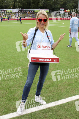 Benefiz-Fußballspiel 'Kicken mit Herz' 2018 in Hamburg