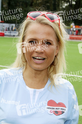 Benefiz-Fußballspiel 'Kicken mit Herz' 2018 in Hamburg