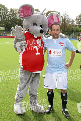 Benefiz-Fußballspiel 'Kicken mit Herz' 2018 in Hamburg