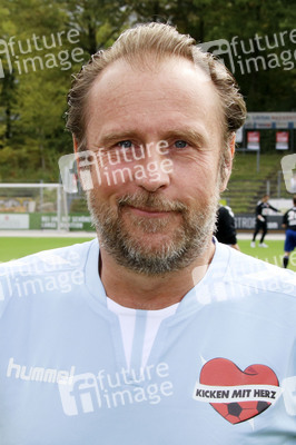 Benefiz-Fußballspiel 'Kicken mit Herz' 2018 in Hamburg