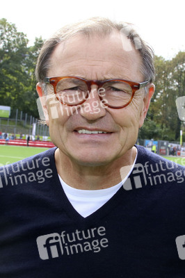 Benefiz-Fußballspiel 'Kicken mit Herz' 2018 in Hamburg