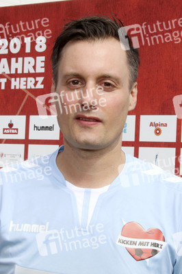 Benefiz-Fußballspiel 'Kicken mit Herz' 2018 in Hamburg
