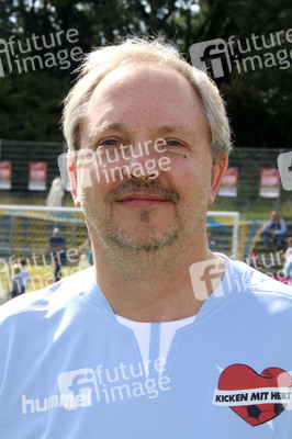 Benefiz-Fußballspiel 'Kicken mit Herz' 2018 in Hamburg