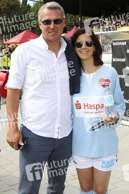 Benefiz-Fußballspiel 'Kicken mit Herz' 2018 in Hamburg