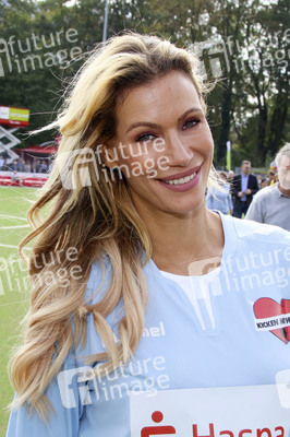 Benefiz-Fußballspiel 'Kicken mit Herz' 2018 in Hamburg