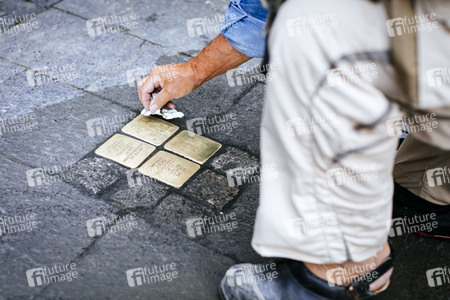 Verlegung der Stolpersteine in Köln