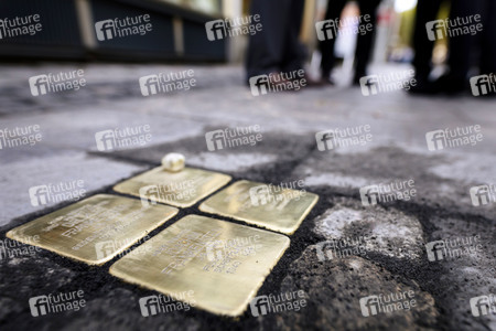Verlegung der Stolpersteine in Köln