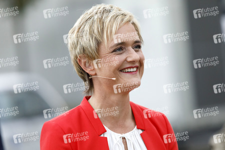 TV-Sendung 'WDR Arena - Ein Jahr Regierung Laschet' in Köln