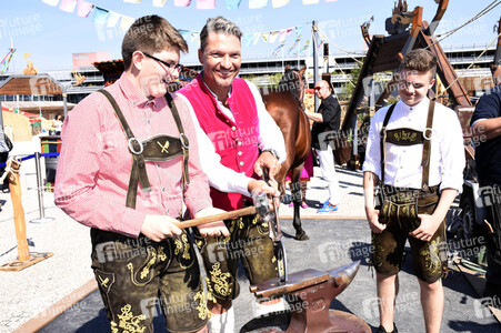 Eröffnung von Equilaland in München