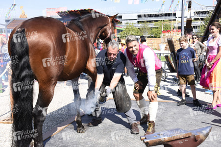 Eröffnung von Equilaland in München