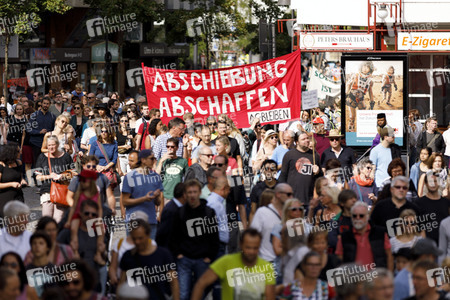 Demo 'Köln zeigt Haltung' in Köln