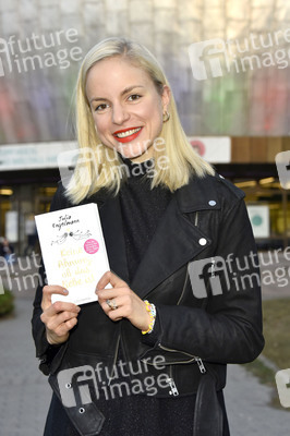 Photocall mit Julia Engelmann in Berlin