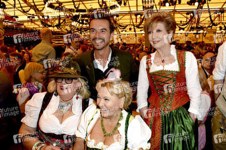 Im Schottenhamel Festzelt bei der Eröffnung vom Oktoberfest 2018 in München