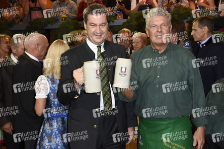 Im Schottenhamel Festzelt bei der Eröffnung vom Oktoberfest 2018 in München