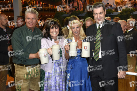 Im Schottenhamel Festzelt bei der Eröffnung vom Oktoberfest 2018 in München