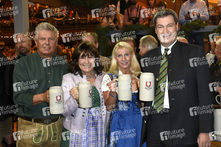 Im Schottenhamel Festzelt bei der Eröffnung vom Oktoberfest 2018 in München