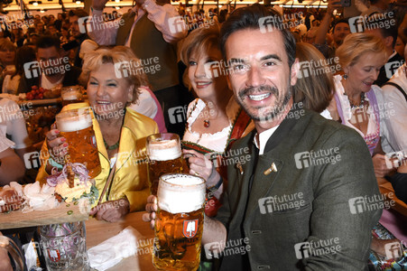 Im Schottenhamel Festzelt bei der Eröffnung vom Oktoberfest 2018 in München