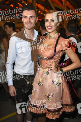 In Käfers Wiesn-Schänke bei der Eröffnung vom Oktoberfest 2018 in München