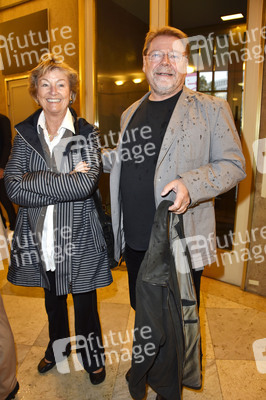 Theaterpremiere 'Willkommen bei den Hartmanns' in Berlin