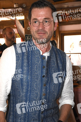 In Käfers Wiesn-Schänke beim Oktoberfest 2018 in München