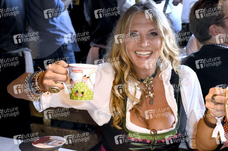 In Käfers Wiesn-Schänke beim Oktoberfest 2018 in München