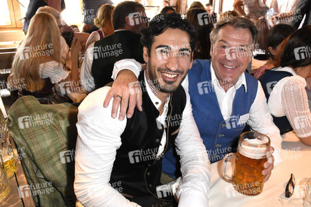 In Käfers Wiesn-Schänke beim Oktoberfest 2018 in München