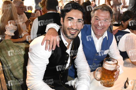 In Käfers Wiesn-Schänke beim Oktoberfest 2018 in München