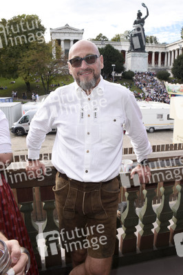 In Käfers Wiesn-Schänke beim Oktoberfest 2018 in München